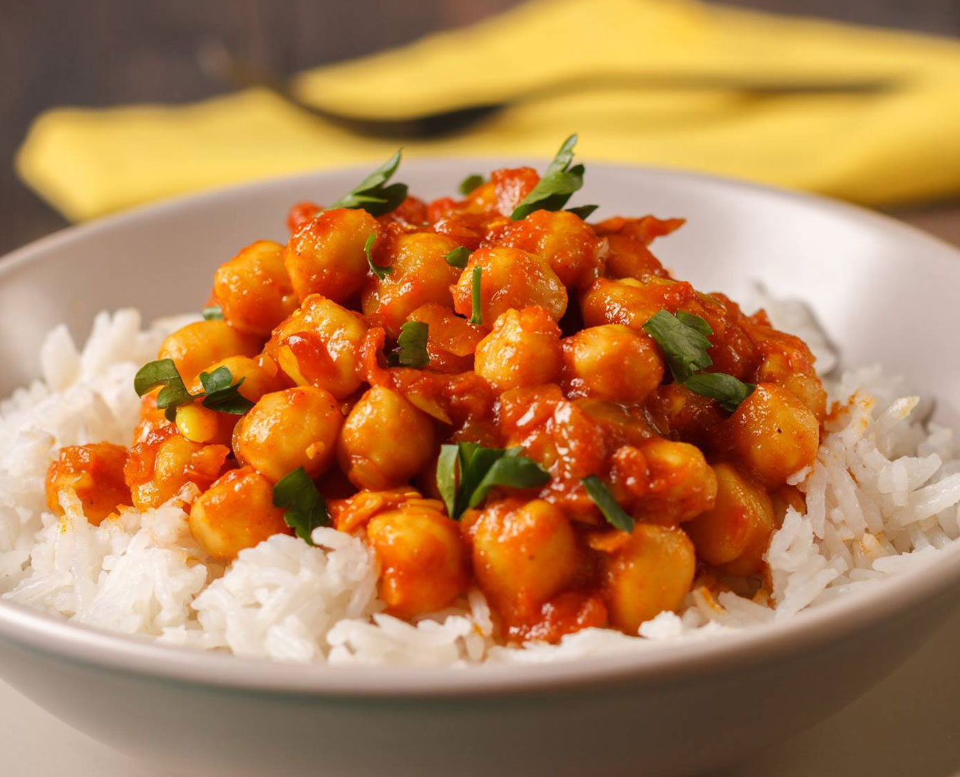 Garbanzos con tomate y arroz blanco